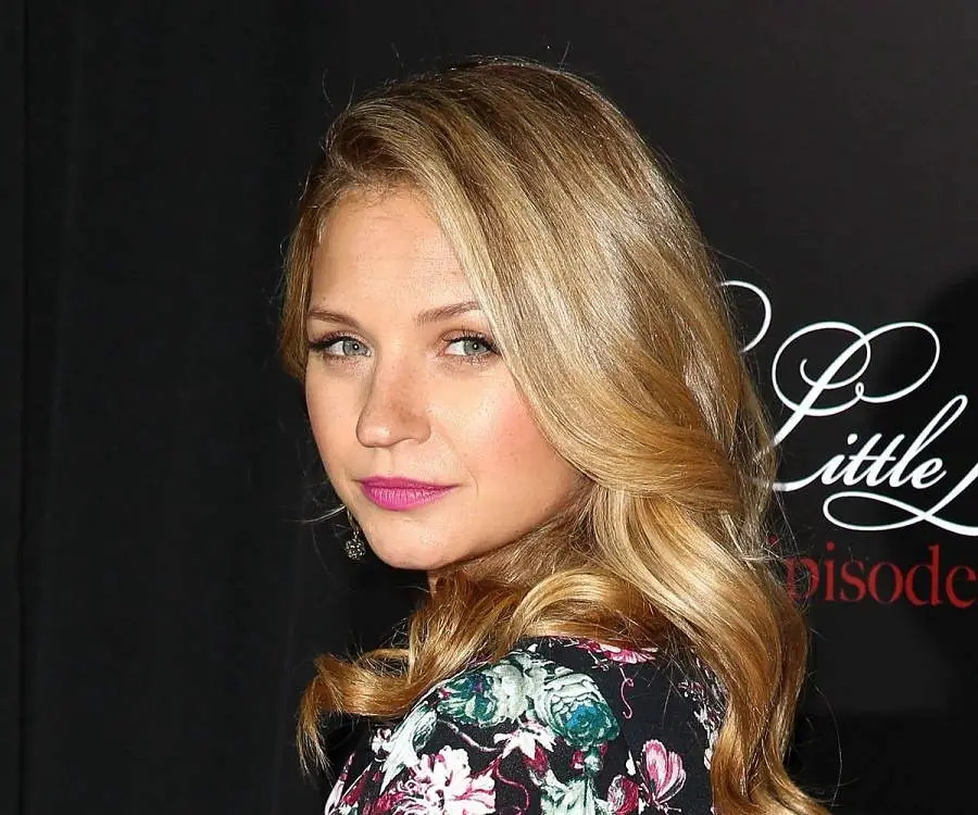 Vanessa Ray Body measurements, height, weight,Body shape, ethnicity